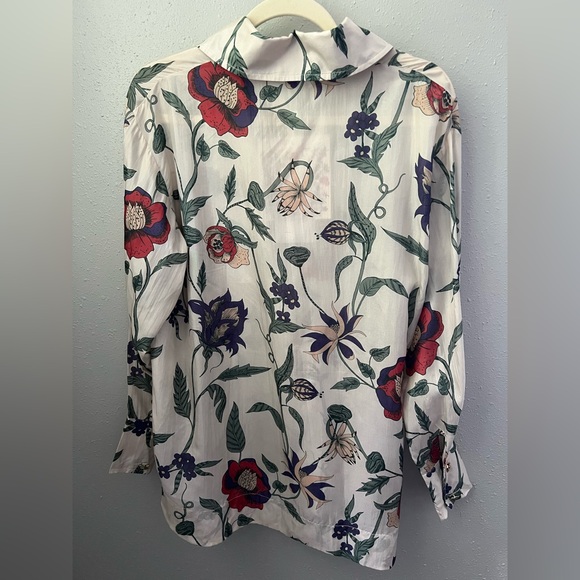 New ISLA & WHITE SALOME FLORAL SILK TOP IN BOUQUET RED Size Medium - Picture 8 of 13